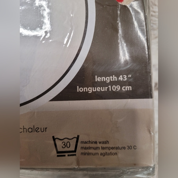 NWT Red Robe - Picture 3 of 8